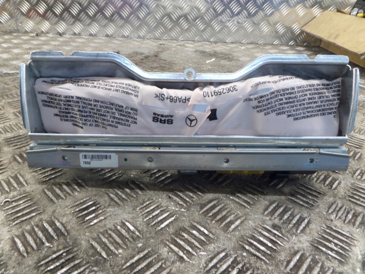 MERCEDES W204 airbag ginocchia 306026999-AR
