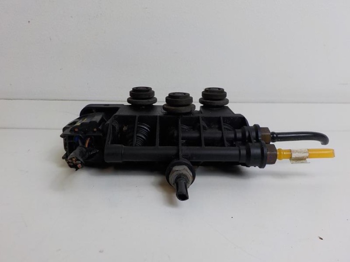 LAND ROVER RANGE ROVER ventil amortizera PNEUMATYKI RVH000095