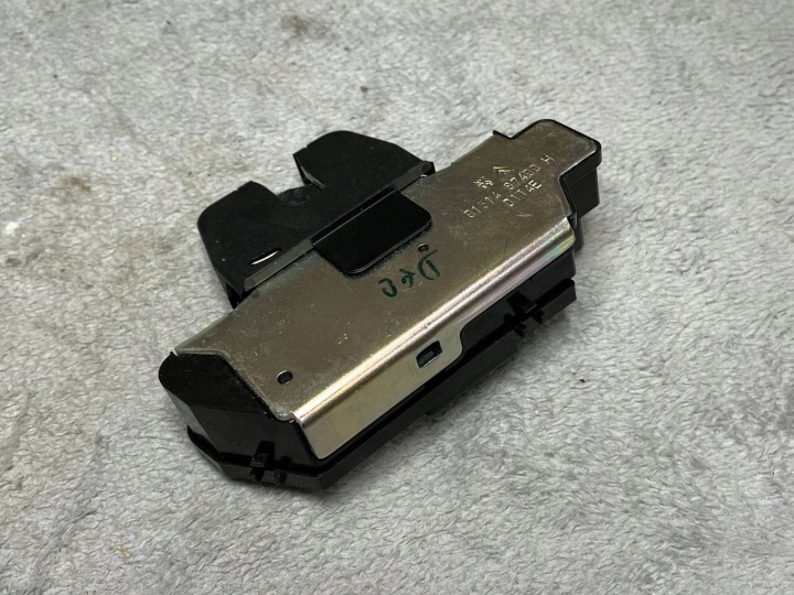 de la Serrure du capot pickup Peugeot 208 II 8719F8