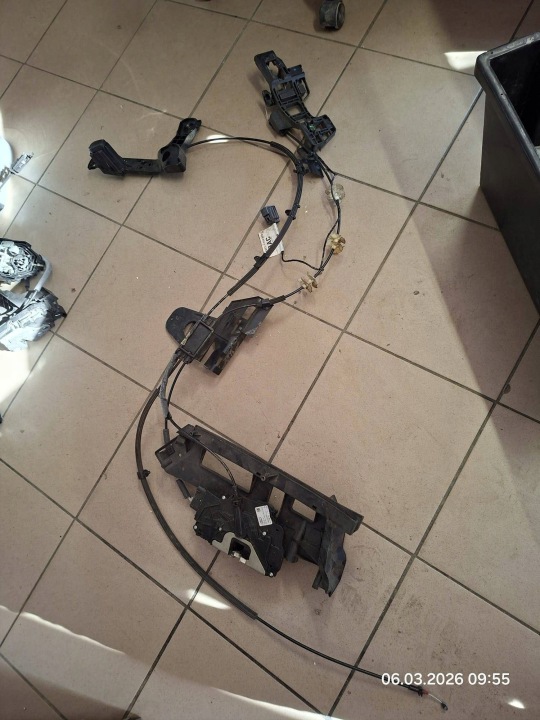 brava vrata tylnych desna strana Ford C-MAX II AM5A-U26412-CG