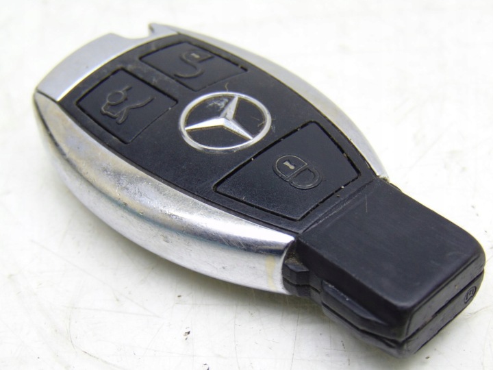 Clé PILOT MERCEDES W204 W212 W219 W251 R172