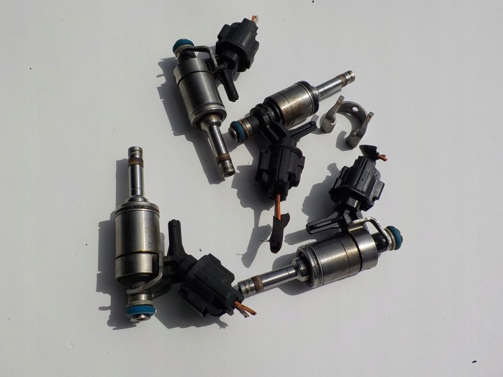 BMW 1 (F20) MINI 1.6 16V B injector 0261500073