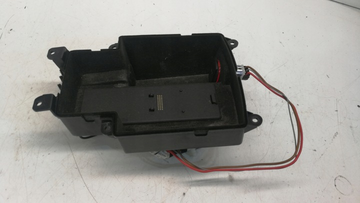 SKRINKA SPOLUJAZDCA ZAPALNICZKA TELEFON AUDI A4 A5 8K0864981F