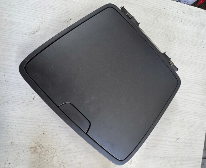 skrinka spolujazdca prístrojovky horny stredný SKODA YETI 5L 5L0857096