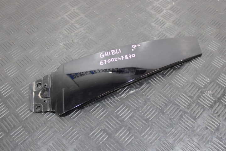 Blende Abdeckung SLUPKA B rechts 6700247870 MASERATI GHIBLI M157