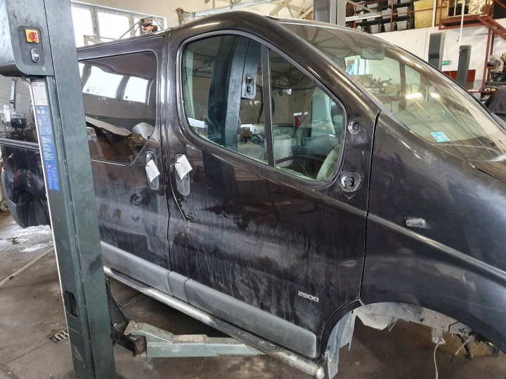dveře pravé předek 92U OPEL VIVARO II