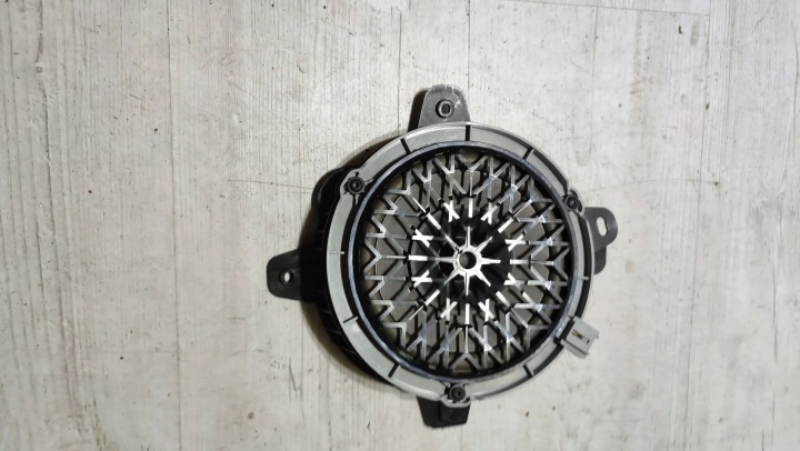Peugeot 208 II 23r 1.2 rear part side right speaker door