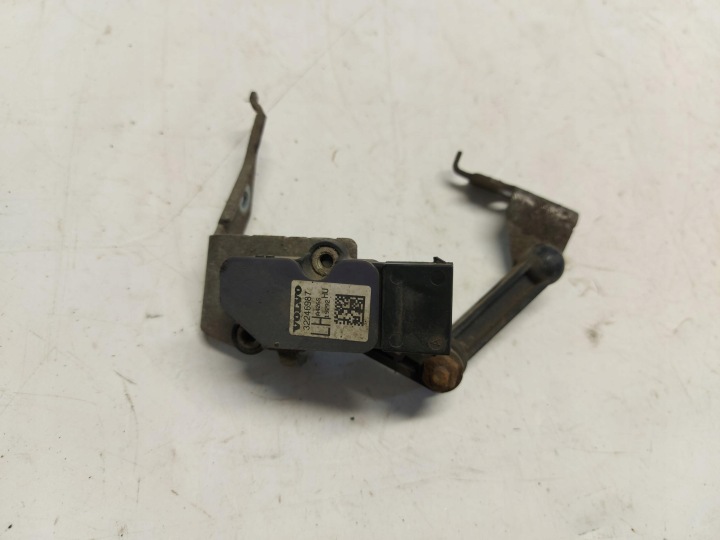 VOLVO XC60 II sensor poziomowania of the lights rear part left 32246987