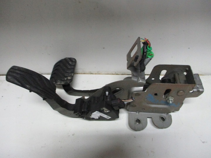 PEDAL pedálok RENAULT TALISMAN 180026830R