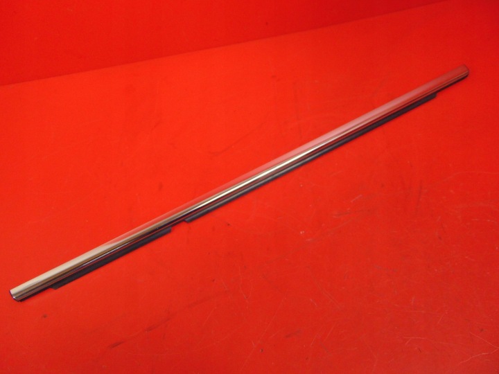 MERCEDES R-KLASA W251 KROTKI moulding dust PARAPET door left rear part
