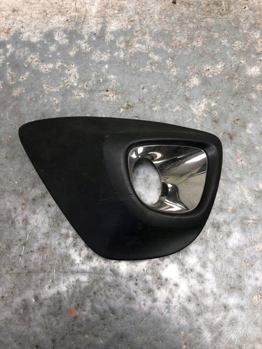 rács HALOGENU jobb eleje RENAULT TRAFIC III 261A20443R