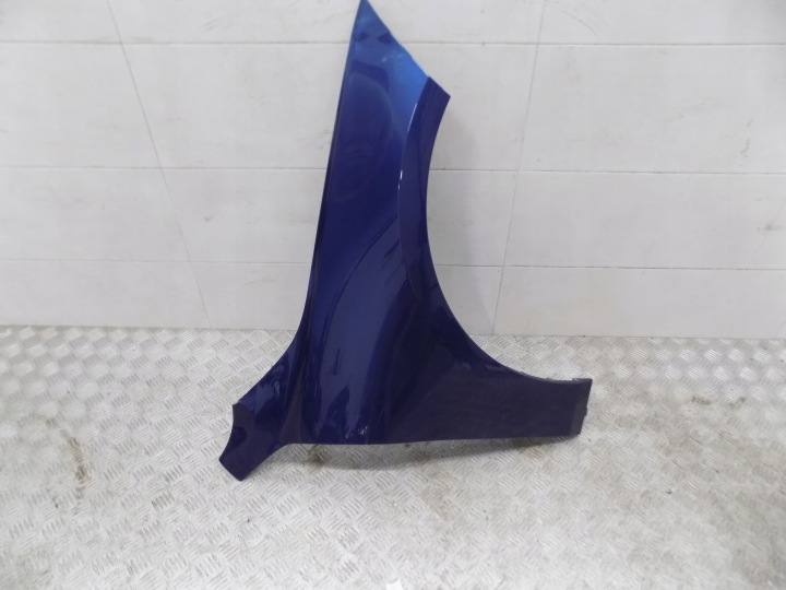 BMW 1 F40 blatník pravý předek přední C1M