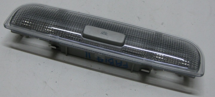 SKODA FABIA II 14R LIFT Feux phare Plafonnier toit Cabine Arrière 8P0947111A