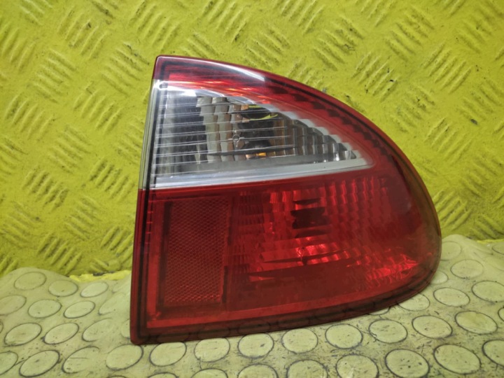 SEAT LEON und Licht rechts heck 1M6945096A