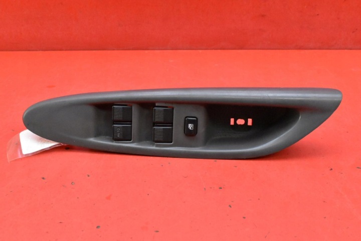 panel ovládání okna EU LC88684L6 MAZDA MPV 2 II LW 99-03