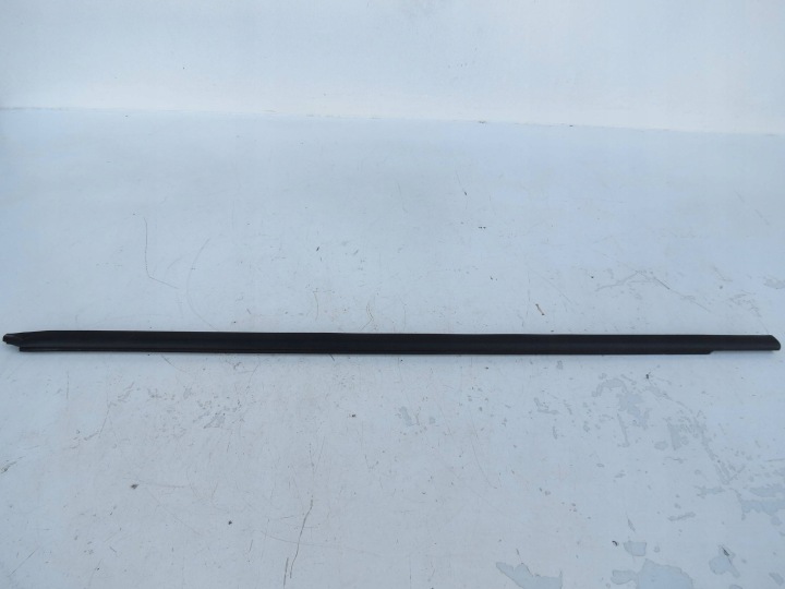 lišta dvere pravý predok VOLVO S60 2013