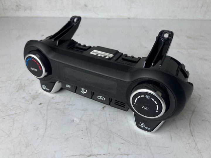 PANEL of the air conditioning KIA STONIC LIFT 97250H8420