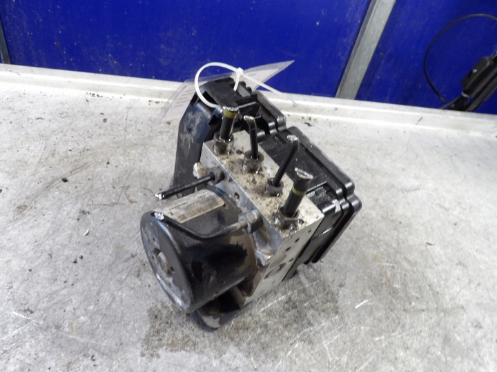 Ford Fiesta MK7 pumpa ABS 1,6TDCI AV59-2C405-CC 10.0212-0594.4