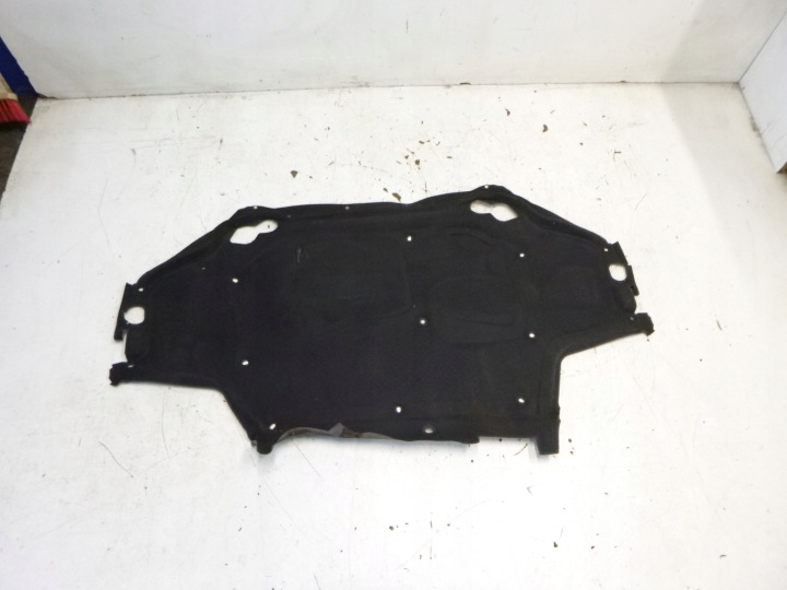 Insonorizzazione del cofano + spinki Mercedes W203 Coupe 02r.