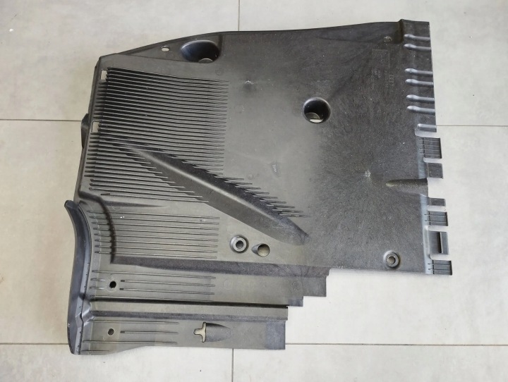 Audi A5 Sportback 8TA Couverture tablier moteur Protection soubassement 8T8825215B