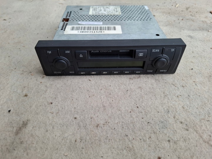 RADIO without navigation devices AUDI TT 8N 4B0035152E CHORUS 2003r