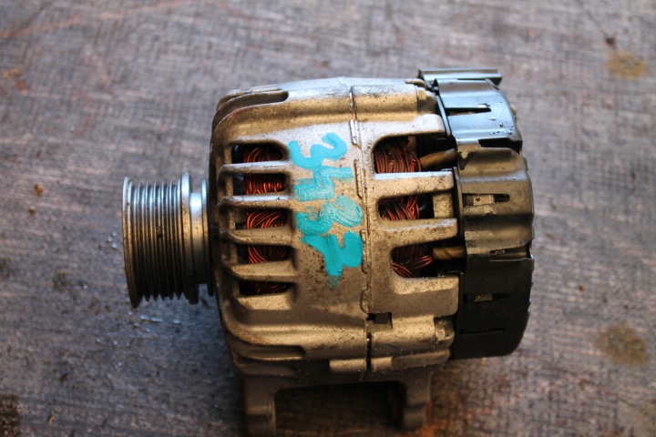 3437. Alternateur AUDI 06M903027B