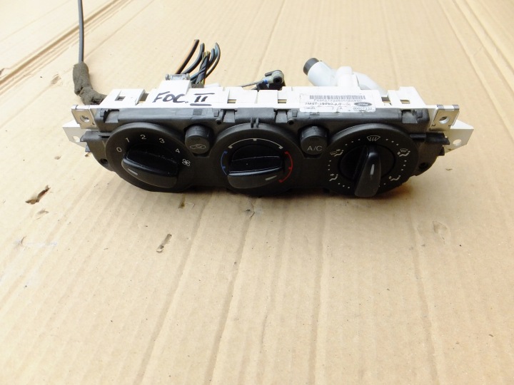 panel stahovanie klimatizaci ford focus mk2 lift 2009r 7M5T-19980-AA