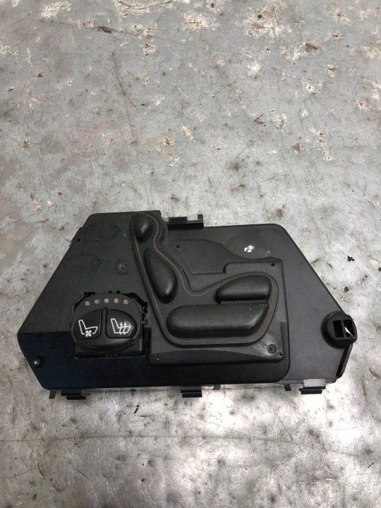 Bouton Moteur de réglage des phares Siège Gauche Arrière MERCEDES W220 2208211358