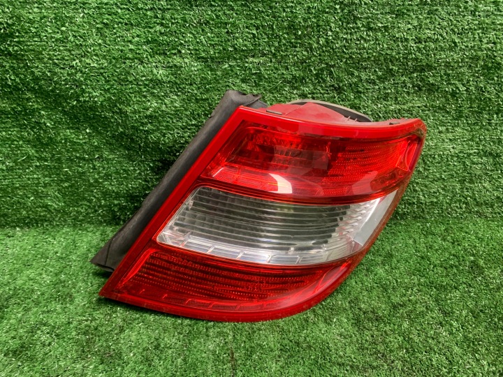 Mercedes C osztály W204 lámpa jobb hátsó hátso A2049069202