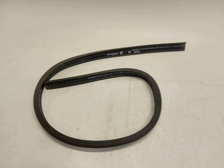 VW Tiguan III 571 2025r. gasket threshold right 571837119