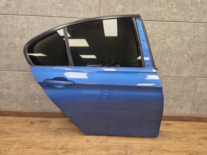 BMW 3 F30 dveře pravé zadní záď kompletní ORI LAKIER B45 ESTORIL BLUE