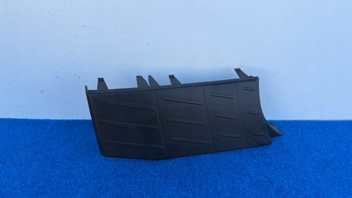 PEUGEOT 208 rechts Leiste Schutzleiste Blende Abdeckung des Kühlers der Stoßstange Verschlußstopfen PAK18/42Q