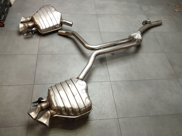 Audi A8 D4 4H 3.0 TDI výfuk TLUMIK 4H0253611BD 4H0253612AN