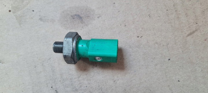 A4 B9 8W Sensor Druck oil 2.0 TDI 04L919081 A5 8W Q5 80A A6 C8