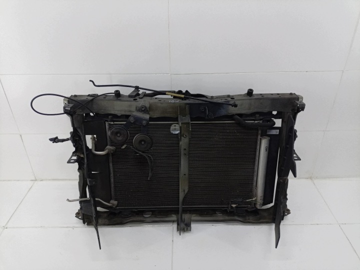 Armature Traverse de fer Toyota Avensis 3 T270 facelift ZRT272W 2012