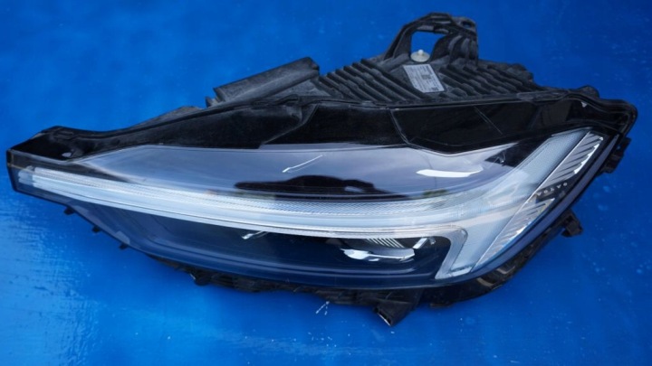 VOLVO XC60 II LIFT light front MID LED left