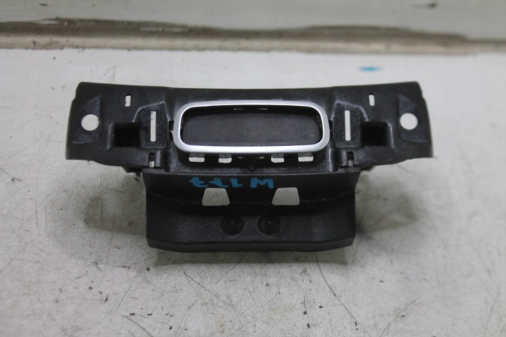 button PODLOKIETNIKA passenger compartments A1776803301 MERCEDES A KLASA W177 18