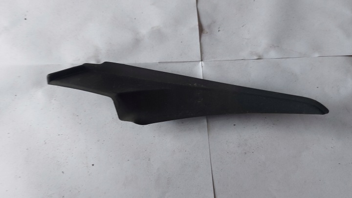 Couvre Sous vitre Droit TOYOTA AURIS II 12-18
