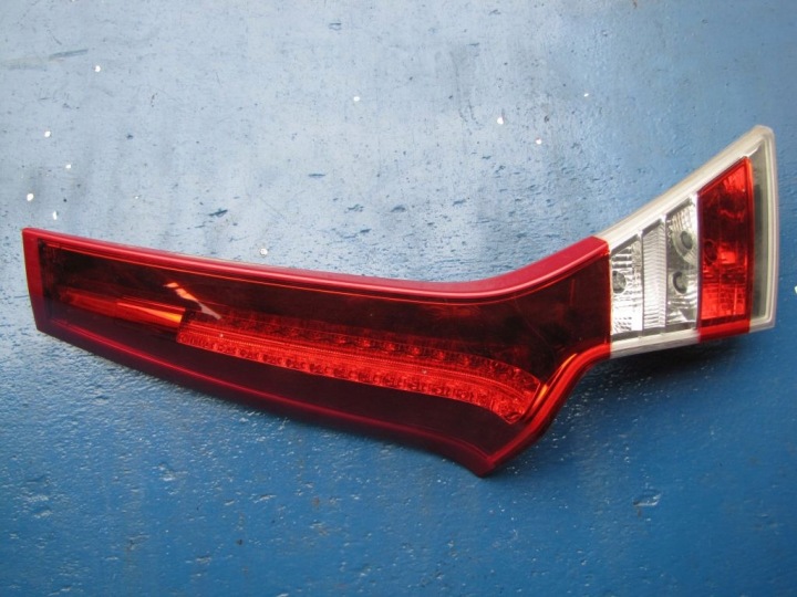 VOLVO V70 XC70 LIFT - rear light left right