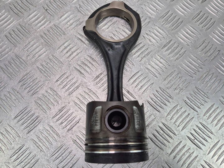 piston with connecting rod Mercedes E350 CDI W212 8370B OM642.852