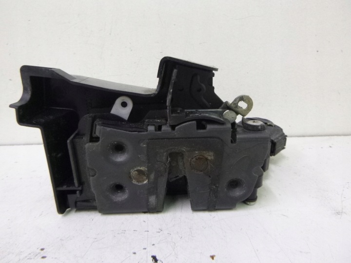 ZÁMOK DVERE PREDOK PRAVÝ FORD FOCUS II KOMBI 05R.