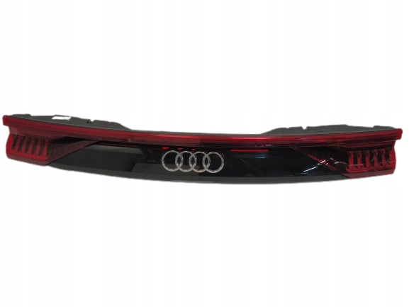 AUDI Q8 4M8 LICHT LEUCHTE HECK HINTEN BLENDE SCHUTZKAPPE HECKKLAPPE