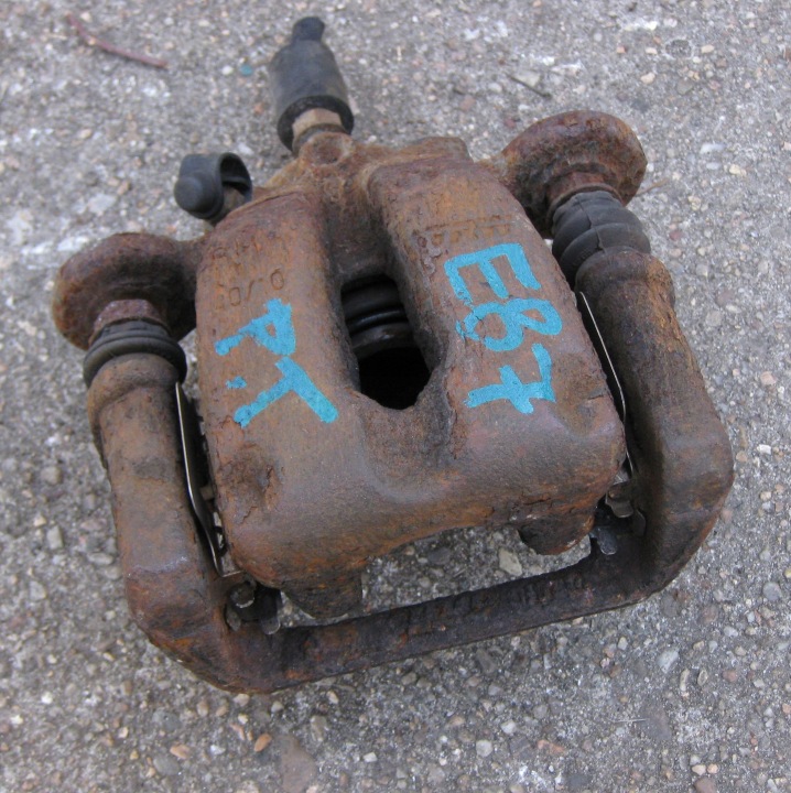 BMW E87 2.0D 08R Bremssattel Bremse Sattel Brems- rechts heck