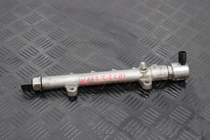 Rampe injection A6510800700 MERCEDES CLA W117 KOMBI SB
