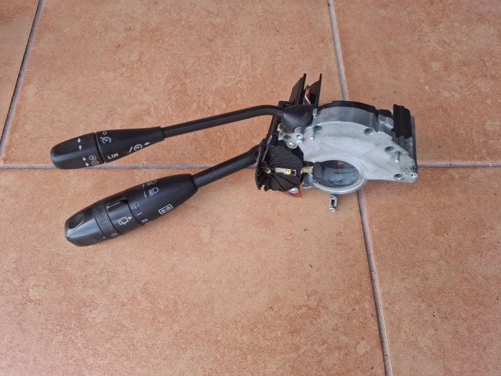 Bouton MERCEDES W211 LIFT A2115400244