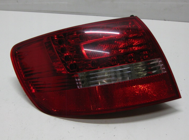 AUDI A6 C6 LIFT KOMBI licht links heck LED 4F9945095E