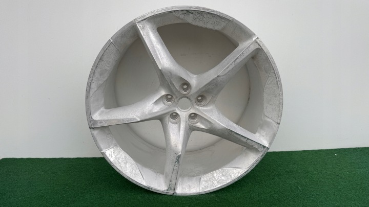 Droit Arrière Jante d’aluminium FERRARI PUROSANGUE 11JX23 ET34.7 5X114,3 SPF6