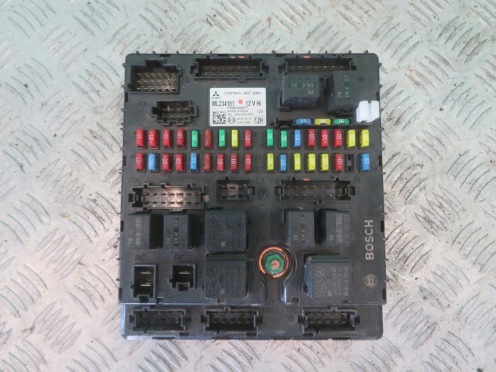 compartment of fuses MITSUBISHI CANTER 3.0 20R ML234181