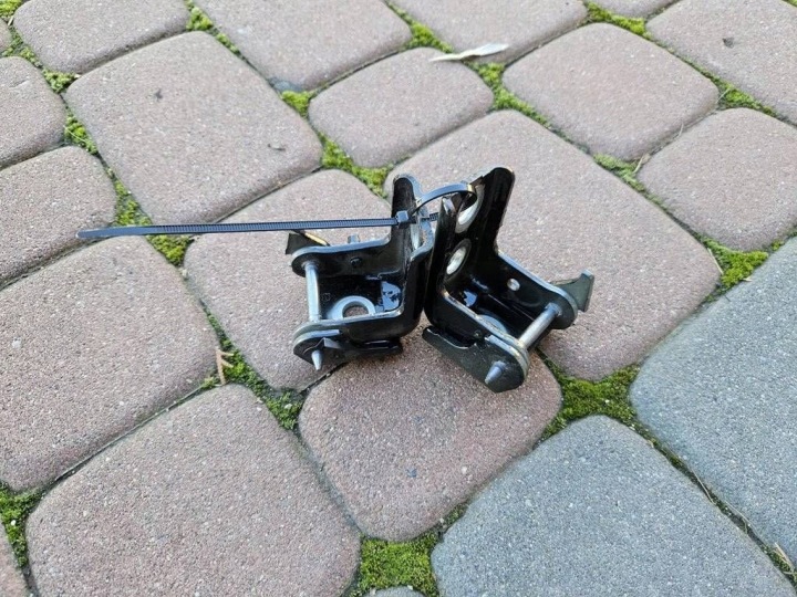 pánt pánty dvere zadok zadné Ľavé čierne KTV Opel Corsa F