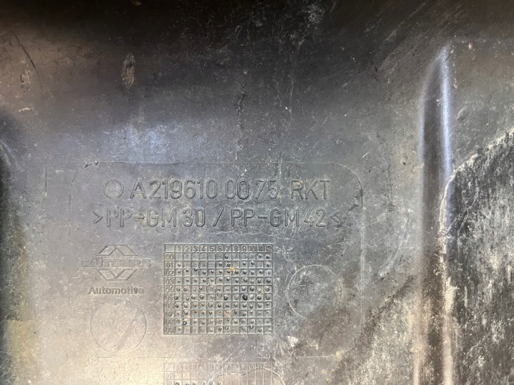 Tuyau en plastique du réservoir à bagages derrière Mercedes W211 SEDAN Original BDB W219 CLS 6